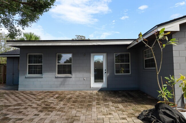 Building Photo - 4688 Posada Dr