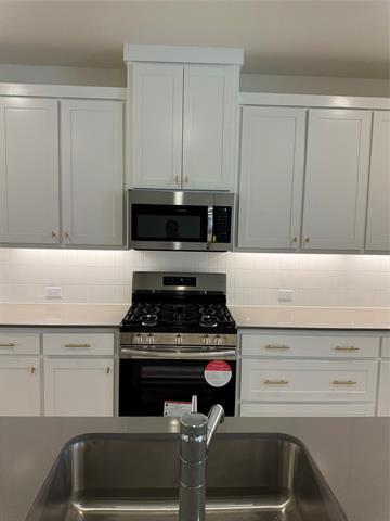 Building Photo - 2821 Jacaranda Dr