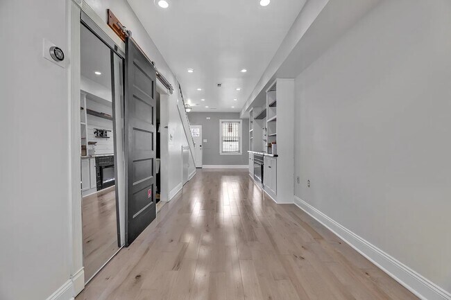 Building Photo - 639 20th St NE