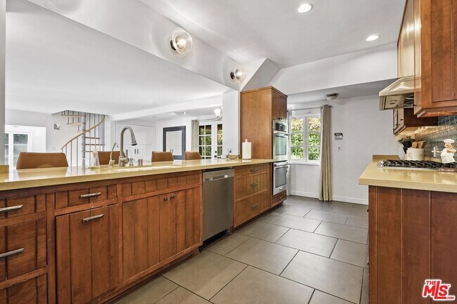 Building Photo - 23057 Sylvan St