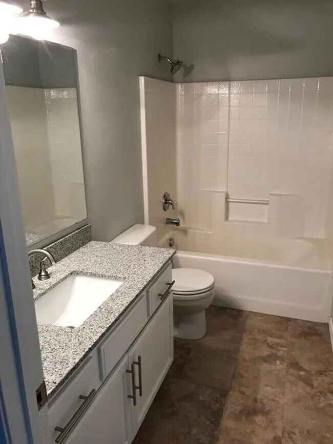 Building Photo - For Rent: 3 Bedroom Single-Level Home in W...