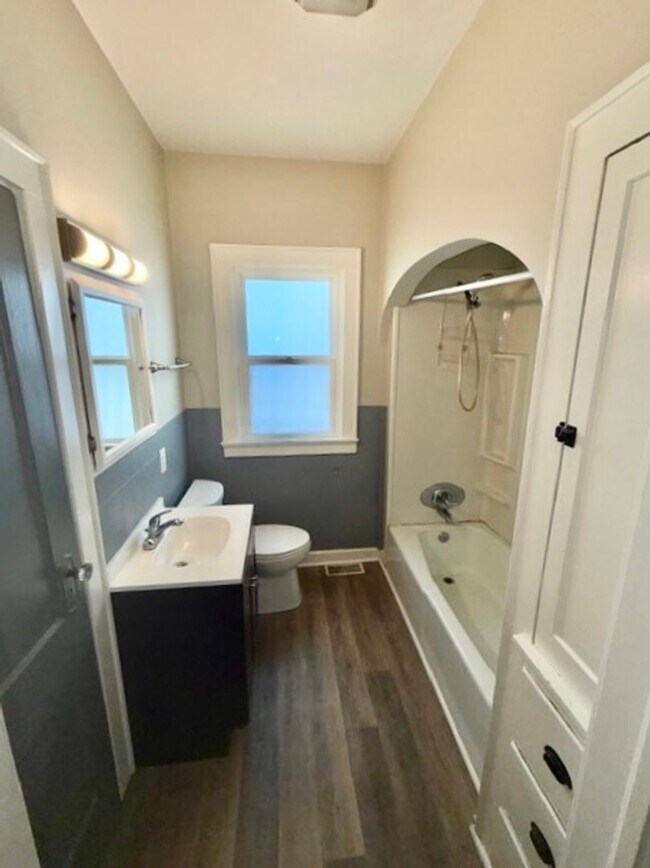 Building Photo - 750 E Delaware St