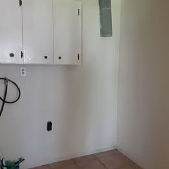 Building Photo - 313 Church St