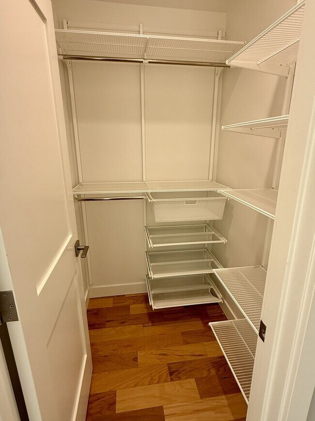 Building Photo - Beautiful Two Bedroom/Two Bathroom Home with Large Yard