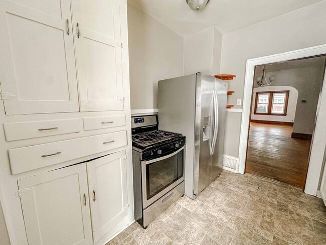 Building Photo - Move In Ready Gem on Lowe Rd. - West End