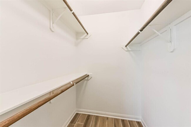 Building Photo - 1860 White Oak Dr