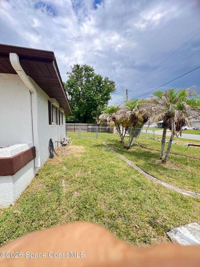 Building Photo - 6485 Manila Dr