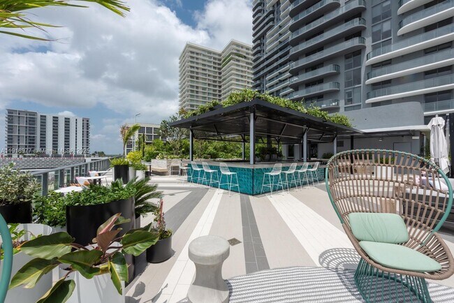 Building Photo - 121 NE 34th St