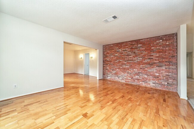 Building Photo - 5822 W Bellfort Ave