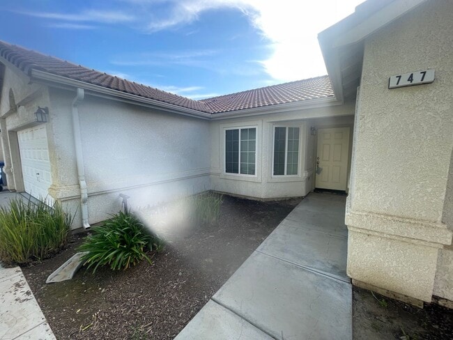Building Photo - Available Now!! 3-Bedroom, 2-Bathroom Home...