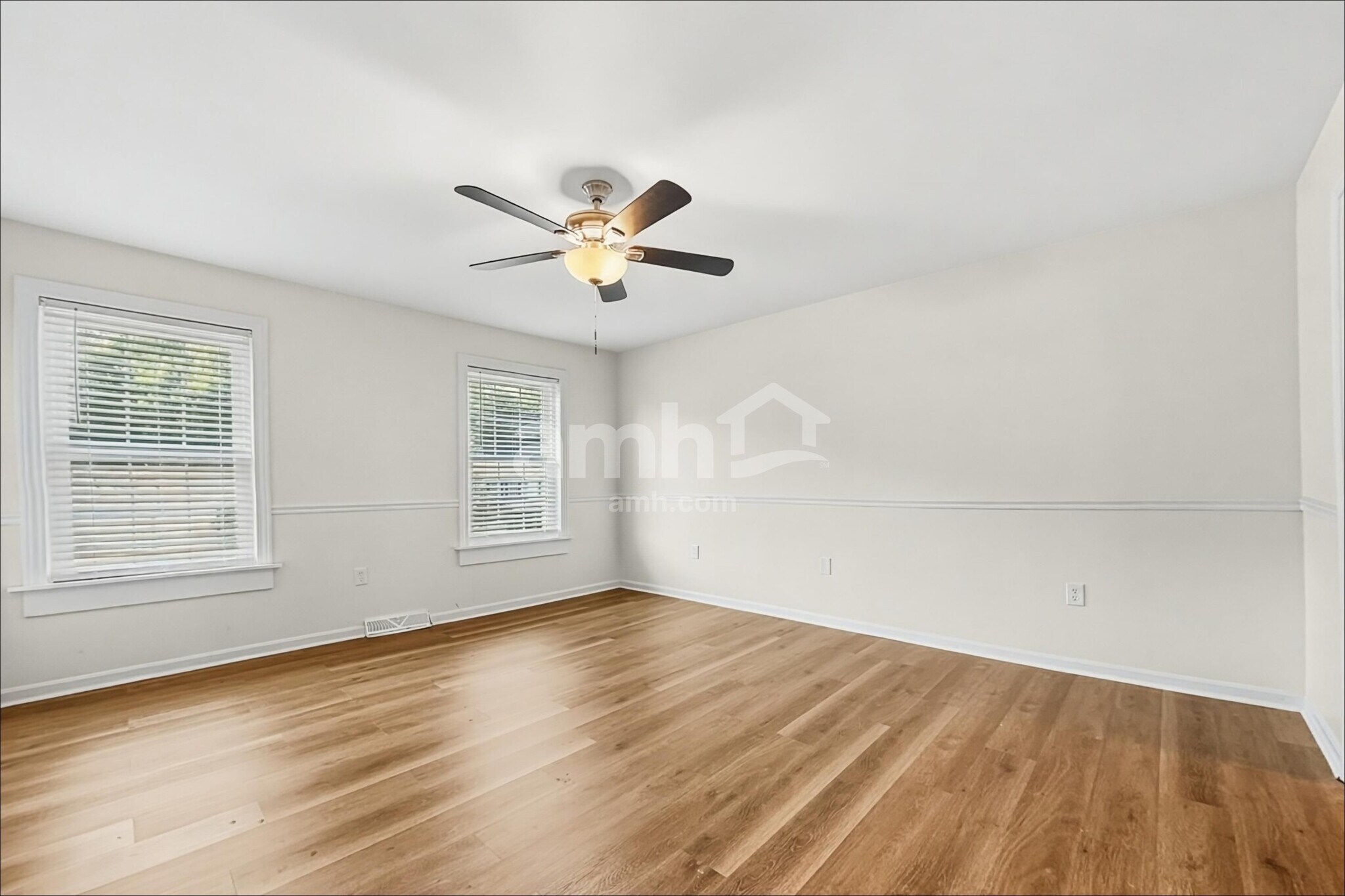 Building Photo - 2113 Lynwood Pl