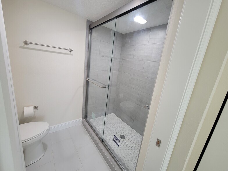 Building Photo - 500 Treasure Island Cswy