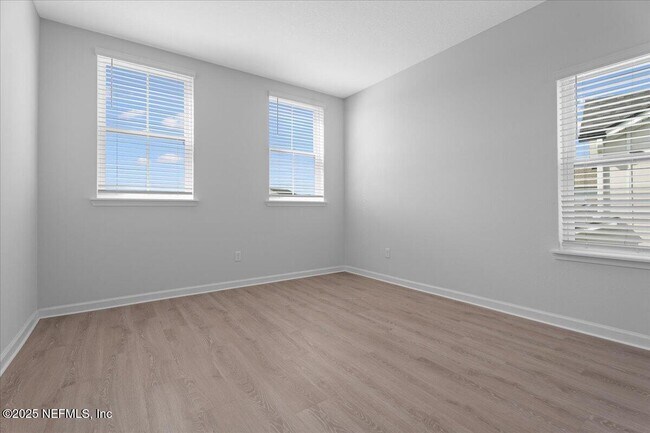 Building Photo - 221 Ness Cir