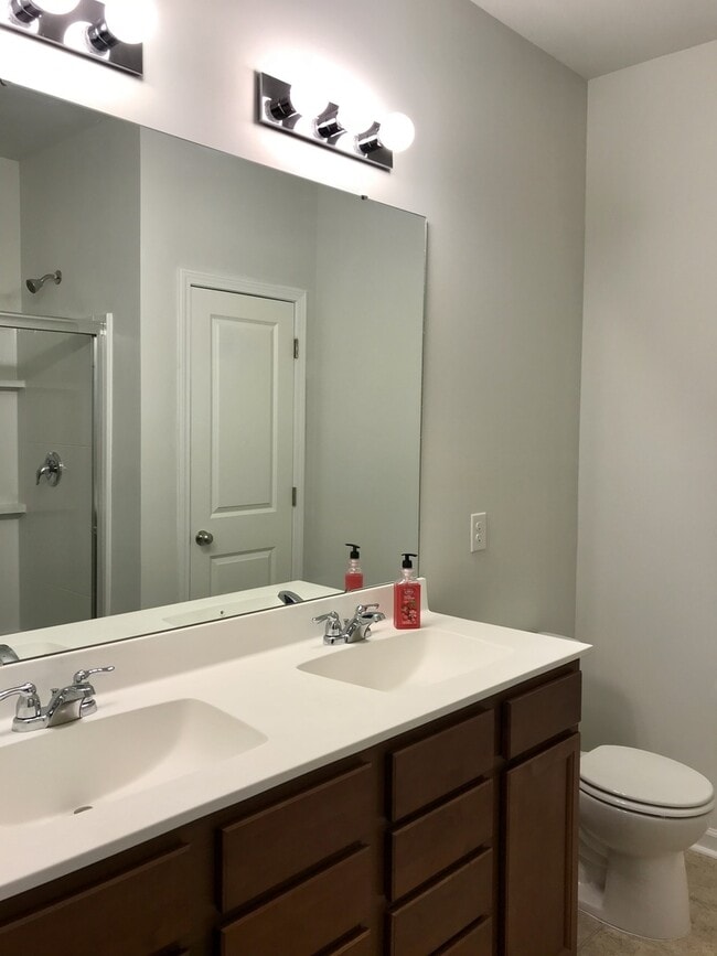 Building Photo - Stunning home in FANTASTIC location off Hwy 90 in Heritage Preserve!