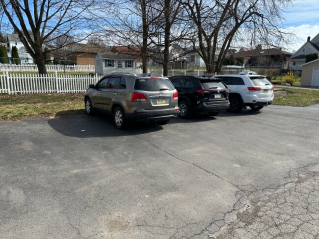 Building Photo - 618 Gibbons St