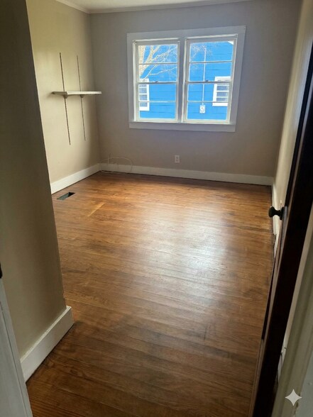 Bed 1 - 109 Luvera St