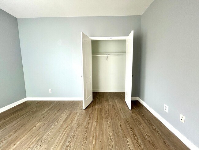 Building Photo - 3 bedroom 2 bath modern style home minutes from Centerton Main!!