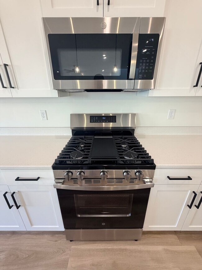 Building Photo - Beautiful Brand new 4 bedroom, 2.5 bathroom home in St George!