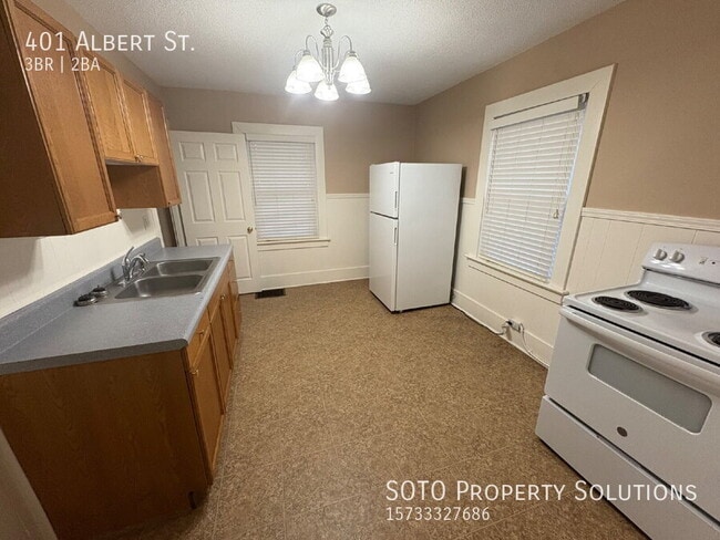 Building Photo - 401 Albert St