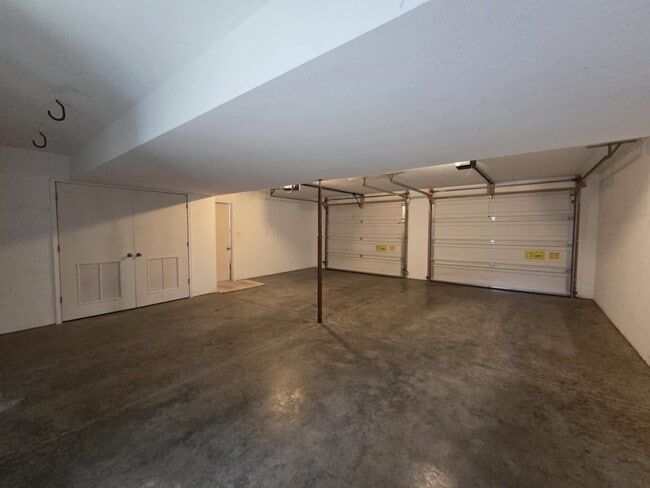 Building Photo - 601 Tall Grass Dr