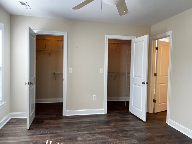 Building Photo - Don't miss this beautiful home in desirable Brice's Crossing