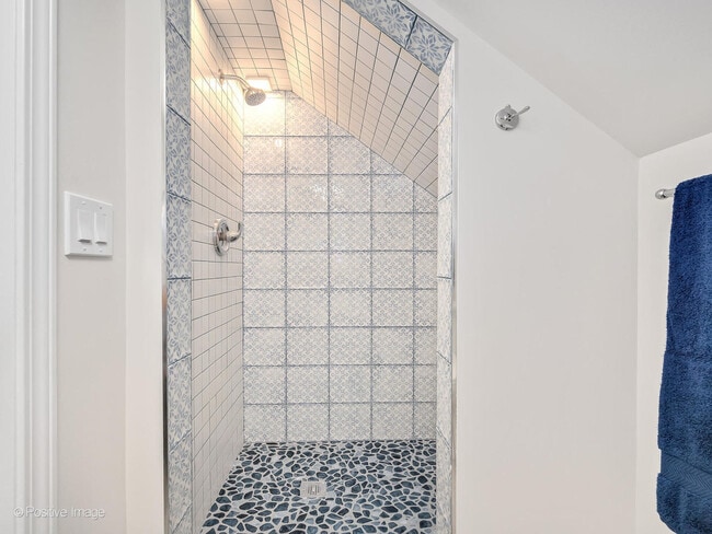 Building Photo - 1722 N 75th Ct