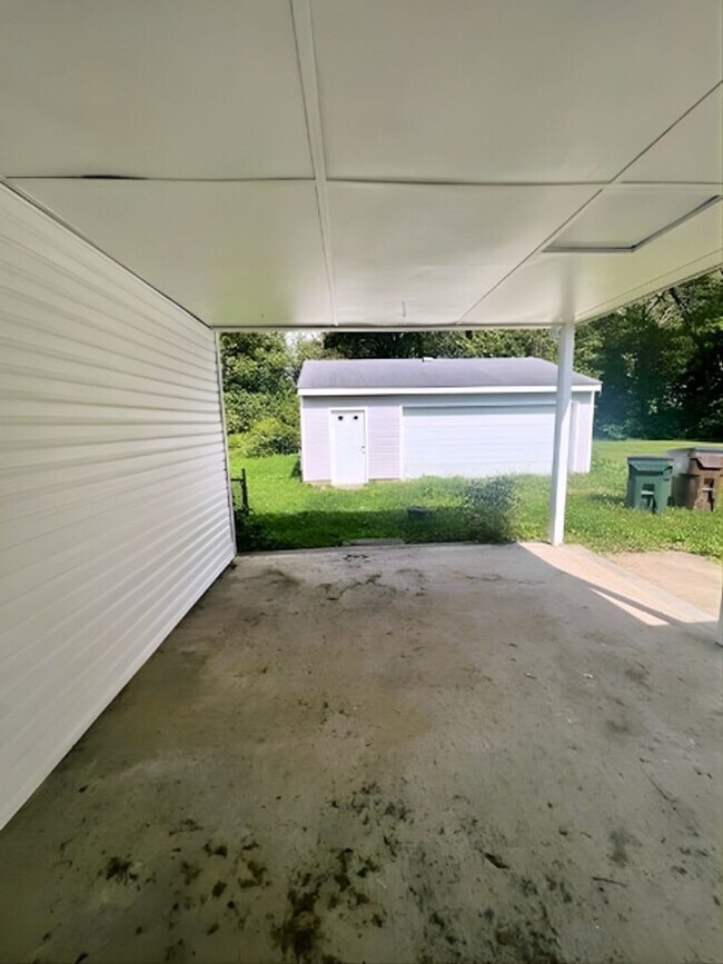 Building Photo - Modern & Spacious 3BR Home with Trendy Design Features and Large Yard! (INSIDE TEAS VALLEY SCHOOL...