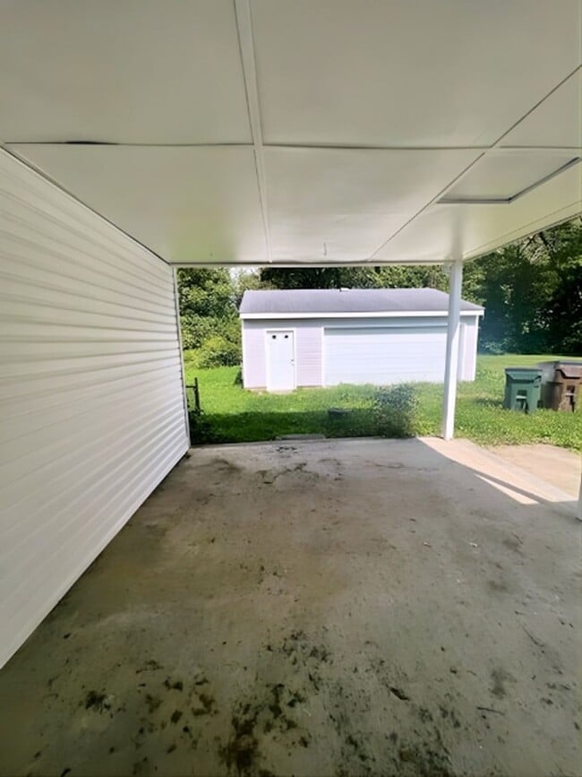 Building Photo - Modern & Spacious 3BR Home with Trendy Design Features and Large Yard!