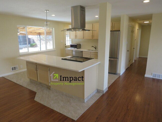 Building Photo - 5564 E Utah Pl