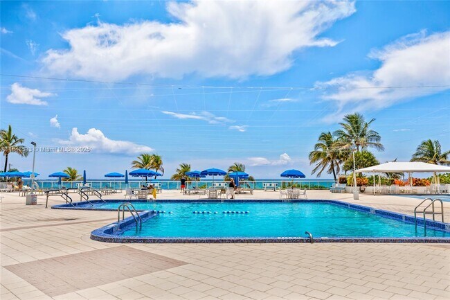 Building Photo - 2030 S Ocean Dr