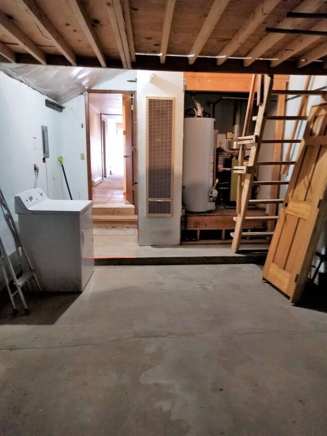 Building Photo - 300 Miners Creek Rd