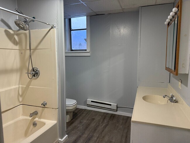 Building Photo - 201 W Market St