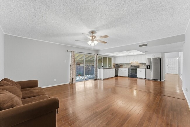 Building Photo - 1805 Haymeadow