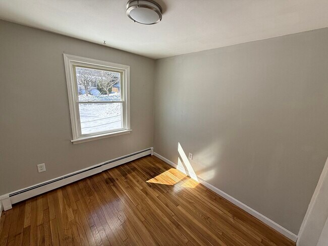 Building Photo - 252 Mechanic St