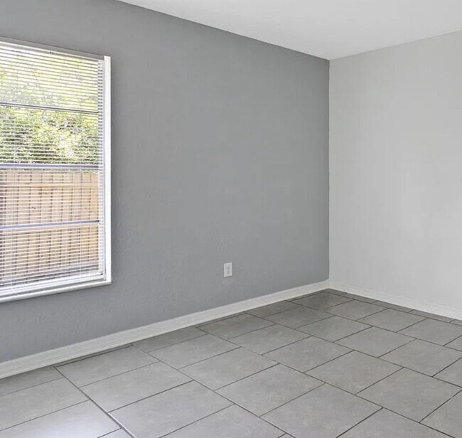Building Photo - 5669 Moat Ct