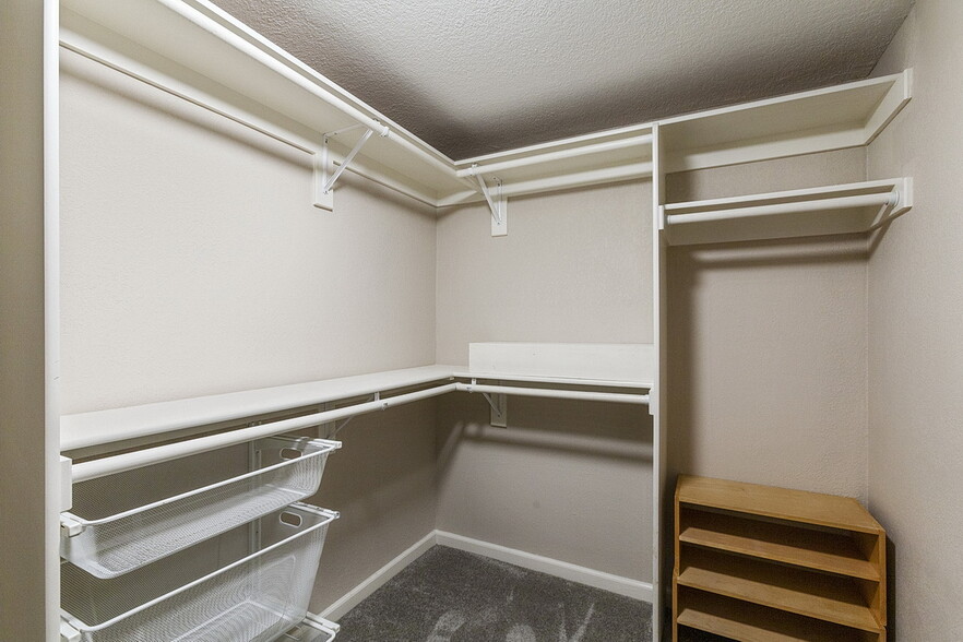 Building Photo - 3384 SE Gladstone St