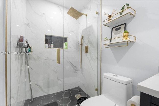 Building Photo - 796 Banks Rd