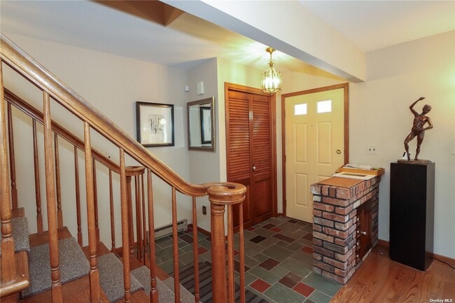 Building Photo - 17 Dawes Ave