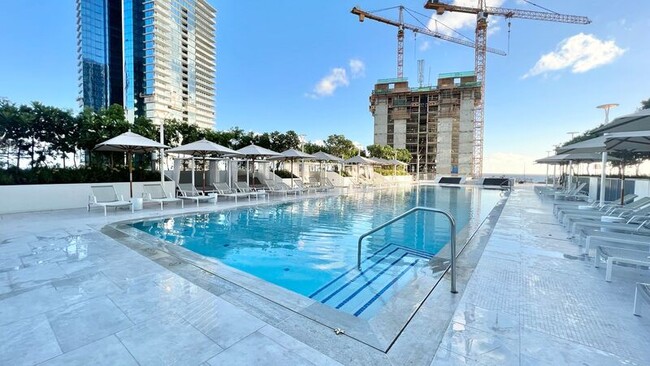 Building Photo - 1000 Auahi St