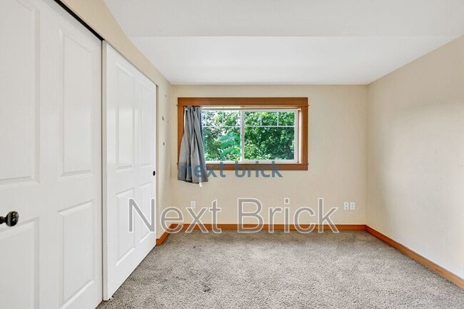 Building Photo - 5204 Delridge Wy SW