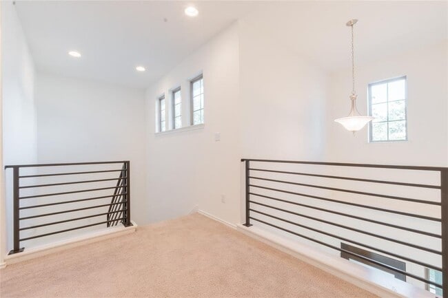 Building Photo - 1333 Terrace View Dr