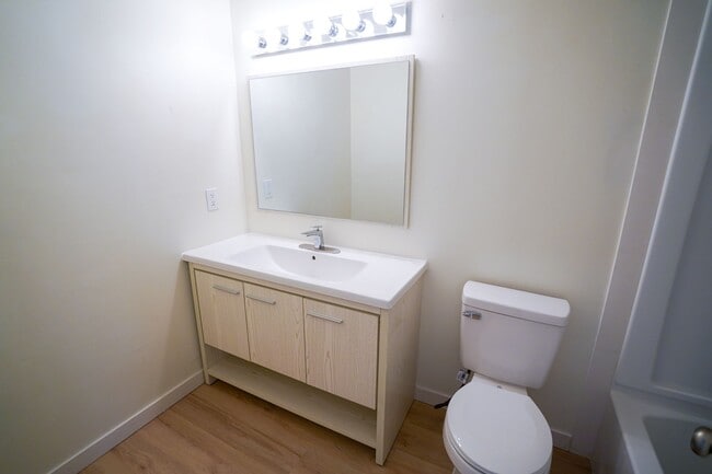 Building Photo - Beautifully updated 3-bedroom, 2-bath bric...
