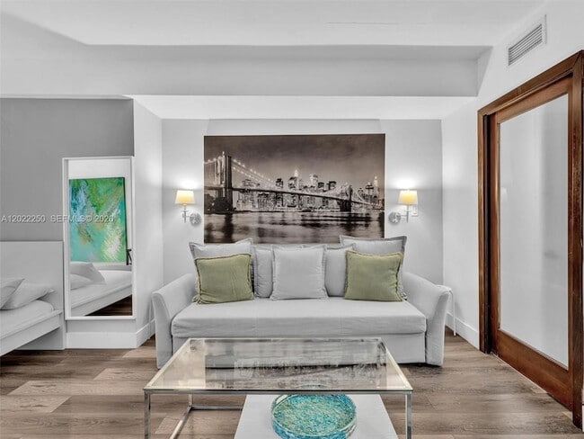 Building Photo - 1052 Ocean Dr