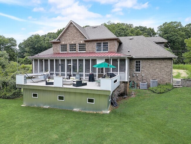 Building Photo - 8745 Old Charlotte Pike