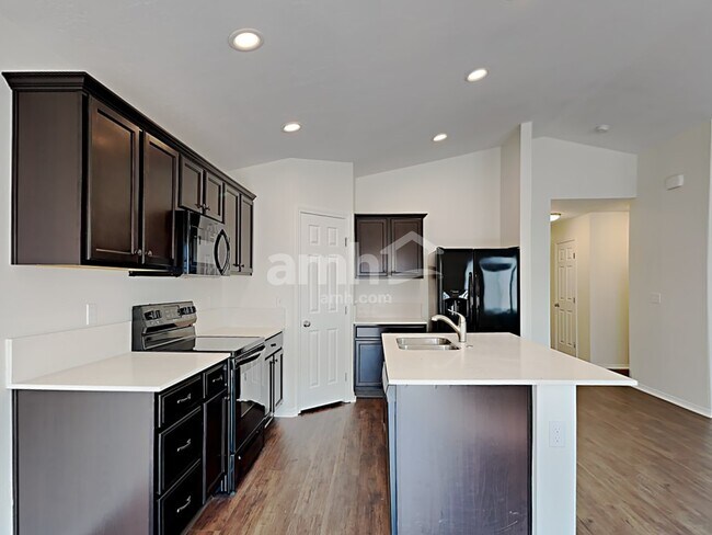 Building Photo - 7769 E Bratton Dr