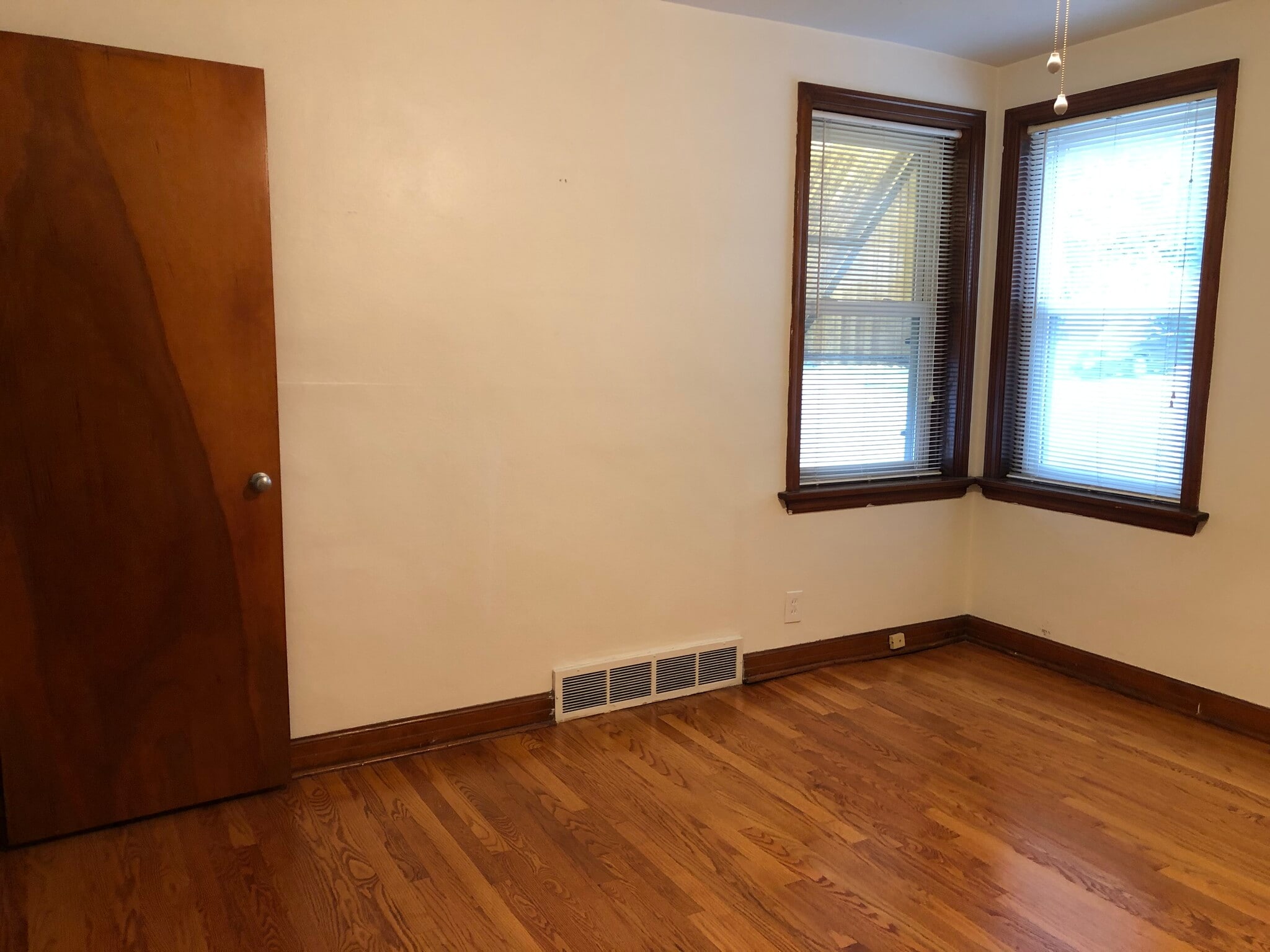 Building Photo - 5747 Devonshire Ave