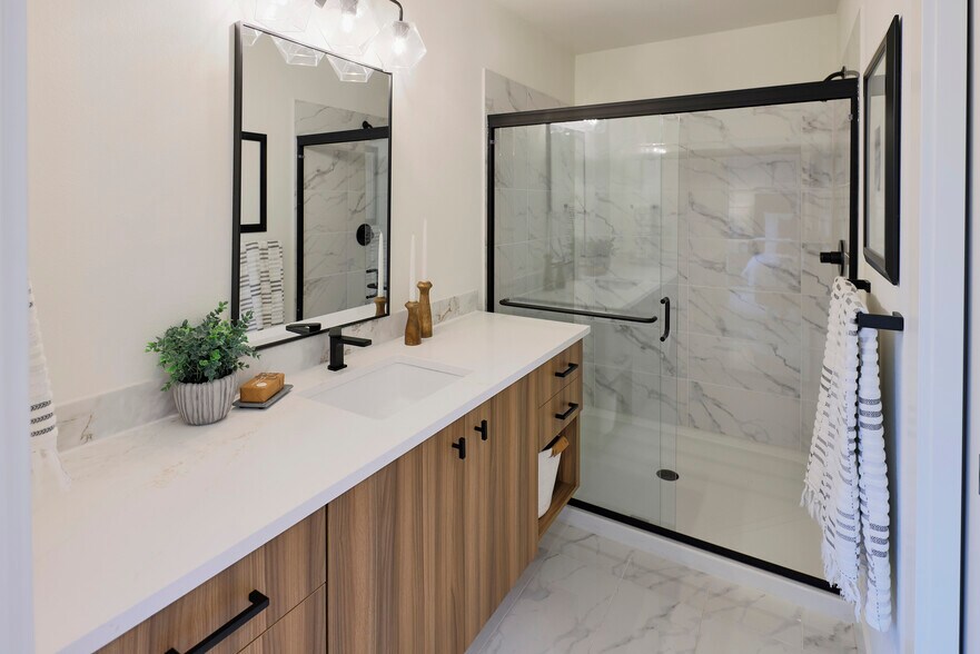 Building Photo - 140 Sacramento Townhomes