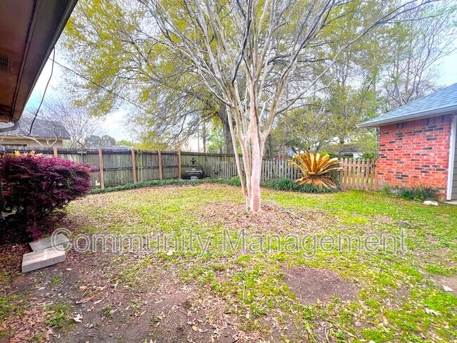 Building Photo - 9868 Kinglet Dr