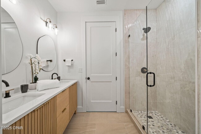 Building Photo - 145 Manistee Dr