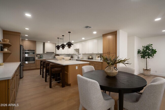 Building Photo - 7837 E Crestwood Way